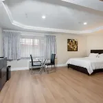 Wilshire Crest Hotel